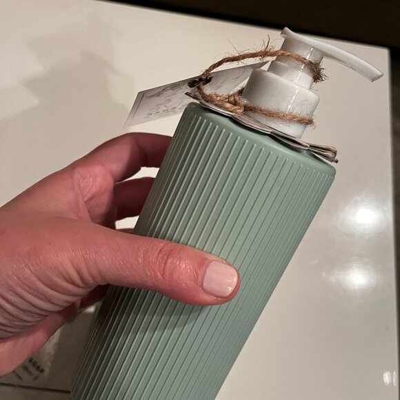 Hand Soap (w/Vitamin E) by Fig &‎ Olive (Set of TWO /new/wa/x) - Picture 7 of 13